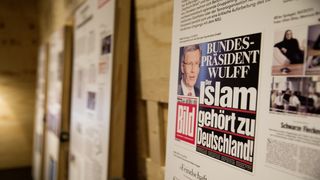 Nahaufnahme eines Artikels der BILD-Zeitung mit dem Titel &quot;Bundespräsident Wulff: der Islam gehört zu Deutschland!&quot;
