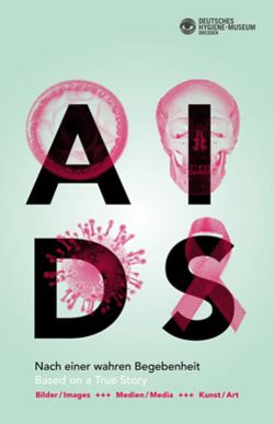 Auf hellblauem Untergrund steht in schwarzen Großbuchstaben AIDS. Die Buchstaben sind mit halbtranzparenten themenbezogenen Symbolen in pink, wie einem Kondom und der Aids-Schleife, unterlegt.