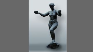 Statue der griechischen Göttin der Gesundheit mit halb erhobenen Armen.