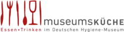 Logo der Museumsküche im Deutschen Hygiene-Museum in weinrot und schwarz
