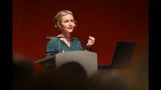 Lea Ypi: Freiheit, Würde und historische Ungerechtigkeit - Die Geschichte meiner albanischen Familie (Vorschaubild zum Video)