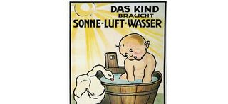 Ein gezeichnetes Plakat mit einem Baby in einem Waschzuber, darüber der Titel das Kind brauchst Sonne, Luft, Wasser.
